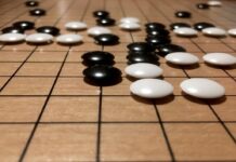 Algorytm AlfaGo: Historia rewolucji sztucznej inteligencji w grze go